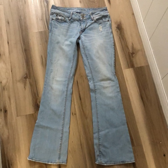 AMERICAN EAGLE BUTTON DISTRESSED Light Blue Jeans. Size 6R. #2. American Eagle - Picture 12 of 14